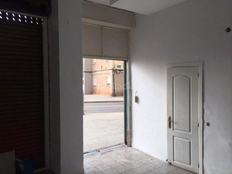 Foto f15d80f6-0fcf-4199-93e3-4ecad6e85dcb. Lloguer local comercial a Sant Ildefons Cornellà de Llobregat