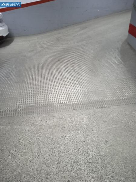 Foto ef0c8733-d1e2-440f-8584-64a4e3880868. Parking coche excelente plaza de parking en única planta en Hospitalet de Llobregat (L´)