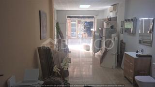 Locale commerciale in Collblanc. Local vivienda en el corazon de collblanc