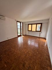 Location Appartement  Carrer de bartomeu rosselló-porcel. Piso sin muebles con plaza de garaje  y piscina comunitaria