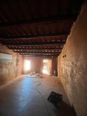 Casa adossada  Carrer major. Se vende casa en el centro de el pueblo en vinyols i els arcs