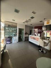 Business premise in Ponent. Se vende local con centro de estetica montado