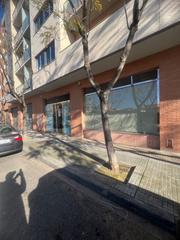 Business premise in Ponent. Se vende local con centro de estetica montado