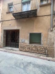 Semi detached house in Carrer enric morera 17. Casa totalmente para reformar en el pla de santa maria