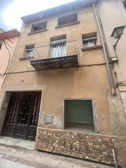 Maison jumelée à Carrer enric morera 17. Casa totalmente para reformar en el pla de santa maria