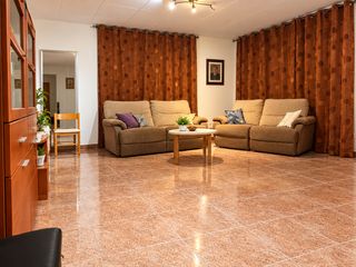 Etagenwohnung  Carrer de cambrils. Amplio piso en venta cerca de la playa de salou