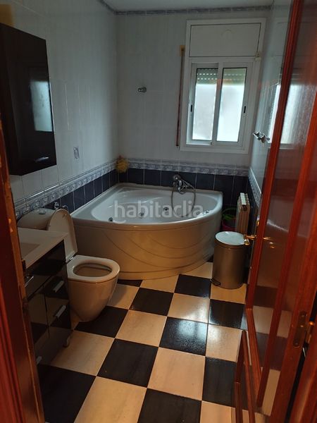 Foto 6ba2bd42-dd40-453c-89ac-55de845da8f5. Xalet amb calefacció a Vilanova del Vallès