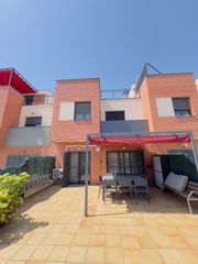 Casa adosada en Ponent. Bonito adosado en reus zona del nmehorable