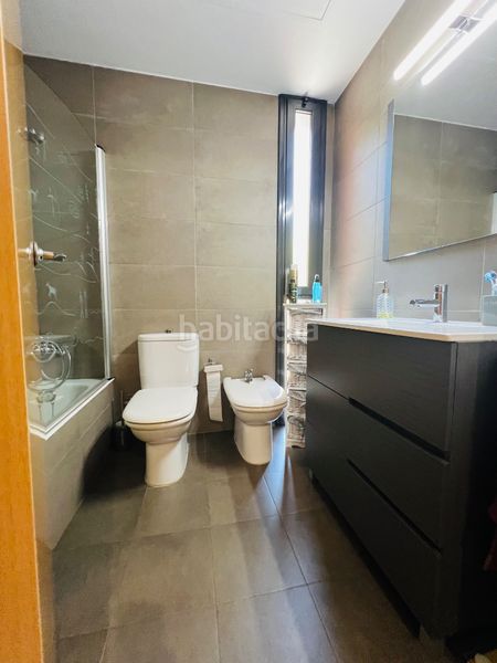 Foto aa4d2e30-7d9b-46ab-9d4e-ea1edd47e830. Casa adossada amb calefacció aparcament piscina a Reus
