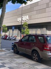 Business premise in Carrer d'antoni gaud 68. Local frente a la fira