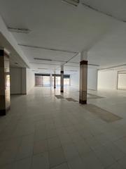 Business premise  Carrer de la mare molas. Amplio local comercial en reus