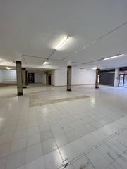 Business premise  Carrer de la mare molas. Amplio local comercial en reus