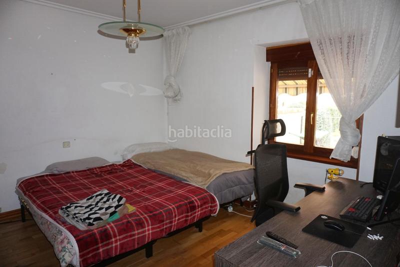 Foto 8cf5e874-3182-4e00-8860-ed05af1bf045. Casa adossada amb calefacció a Judimendi Vitoria - Gasteiz