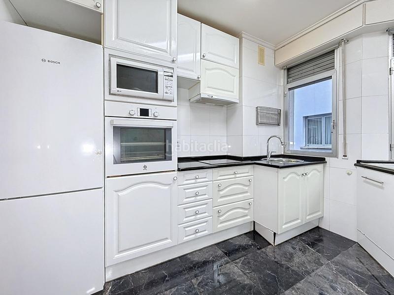 Foto ccb4d11d-d4d1-4e1b-b163-bf9d392e176e. Pis amb calefacció a Ensanche Vitoria - Gasteiz