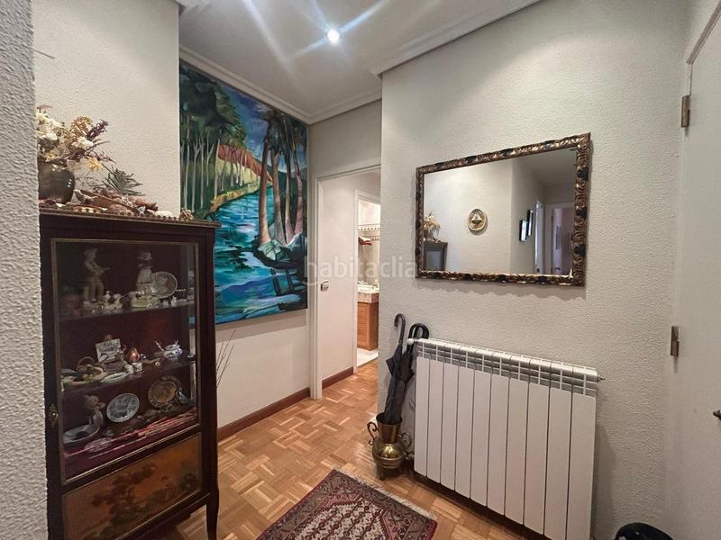 Foto fb6b463d-0f7d-4887-b924-36c8dfd75124. Piso bonito piso en la calle adriano vi. para entrar a vivir. en Vitoria - Gasteiz