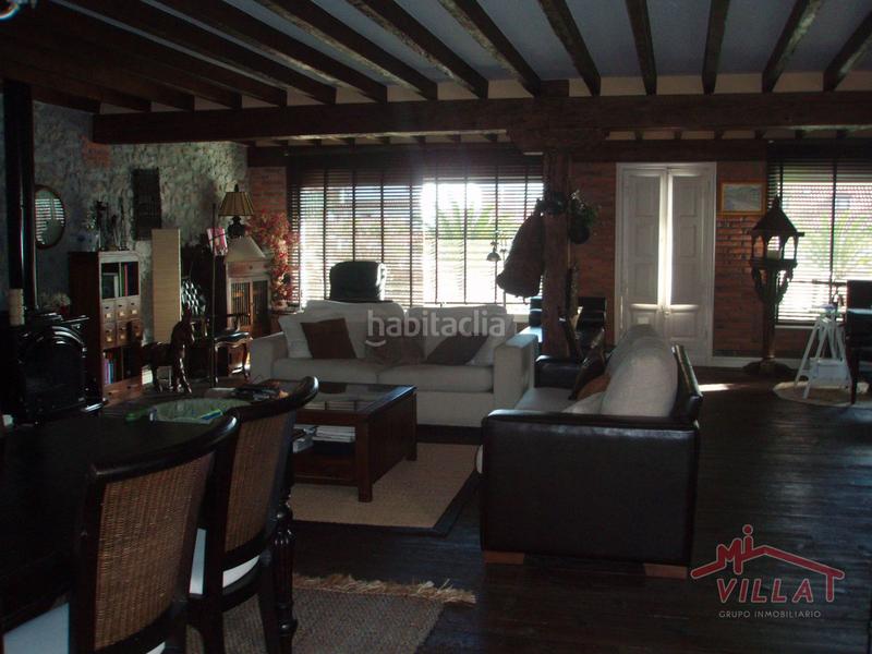 Foto 0e14c1c9-afc3-49e8-813d-9686c8e3d3b4. Àtic amb aparcament a Centro Laredo