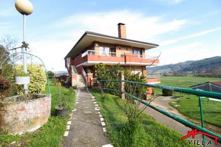 Casa a Voto. Casa con finca en venta en san pantaleón de aras, 8 dormitorios.