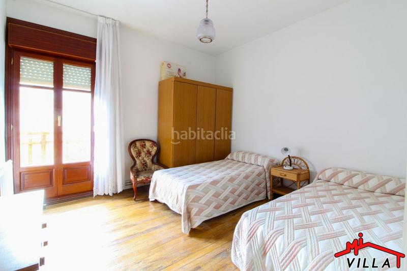 Foto 3f265023-9edc-47a2-aa82-df1c74120b0f. Casa  en venta en Centro, 4 dormitorios. en Centro Laredo
