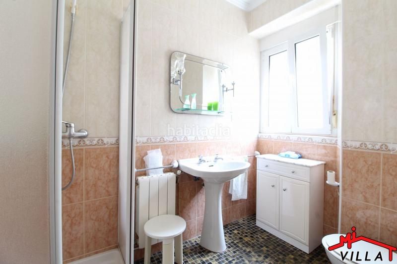 Foto 82fe41ae-f81b-4c81-b76f-7b2272566f34. Casa  en venta en Centro, 4 dormitorios. en Centro Laredo