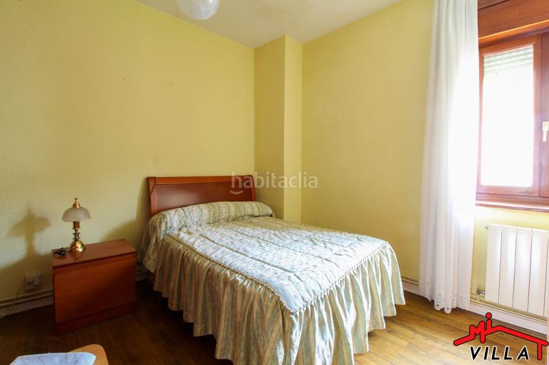 Foto b59f463a-39f3-4611-aeaf-51890b44fe80. Casa  en venta en Centro, 4 dormitorios. en Centro Laredo