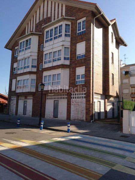 Foto c215c9fb-25a5-4dd4-ac5c-d02542d05e06. Local comercial a Colindres