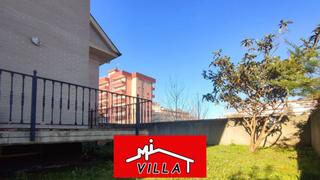 Rent Semi detached house in Zona Playa. Adosado en alquiler en ever, 4 dormitorios.