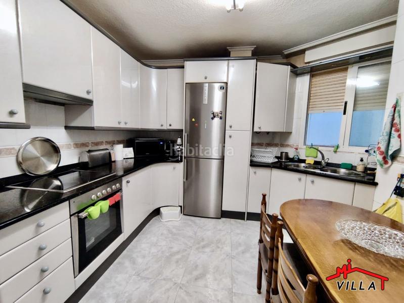 Foto ba60a696-9004-48a0-a2e8-82229c051498. Piso  en venta en Centro, 3 dormitorios. en Centro Laredo
