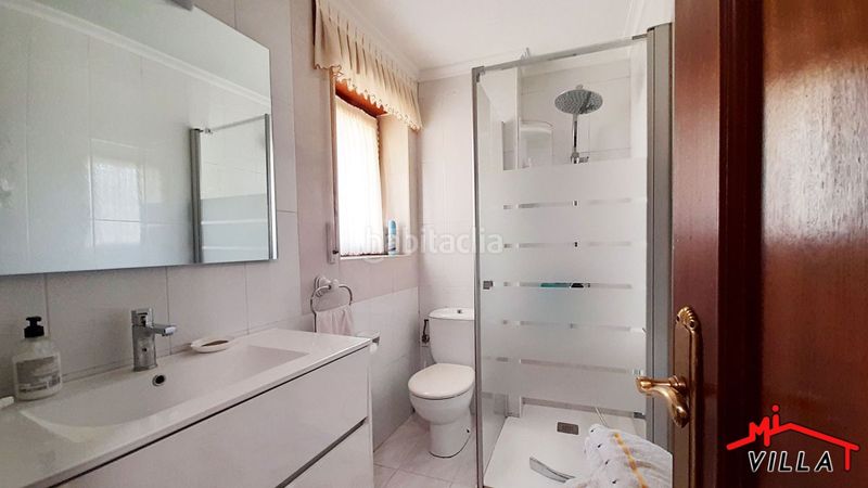Foto 49a0efb2-56e7-41db-ab21-cf6745dd1840. Casa amb aparcament a El Callejo - La Pesquera - La Arenosa Laredo