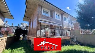 Xalet a El Puntal. Chalet en venta en playa, 4 dormitorios.