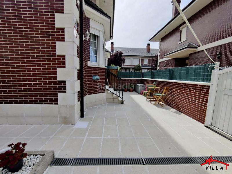Foto 0efc6764-a301-4d7b-bd80-9524e60424a4. Chalet con parcheggio piscina in El Puntal Laredo