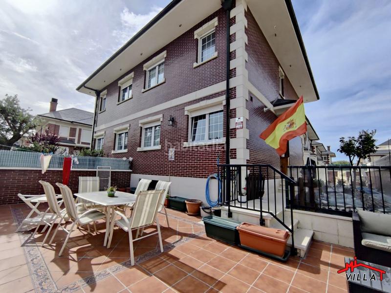 Foto e7028139-bed3-481d-8558-c32069ec9e6f. Chalet con parcheggio piscina in El Puntal Laredo