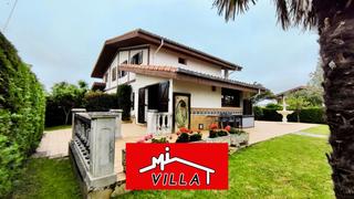 Chalet à Limpias. Chalet en venta en seña, 3 dormitorios.