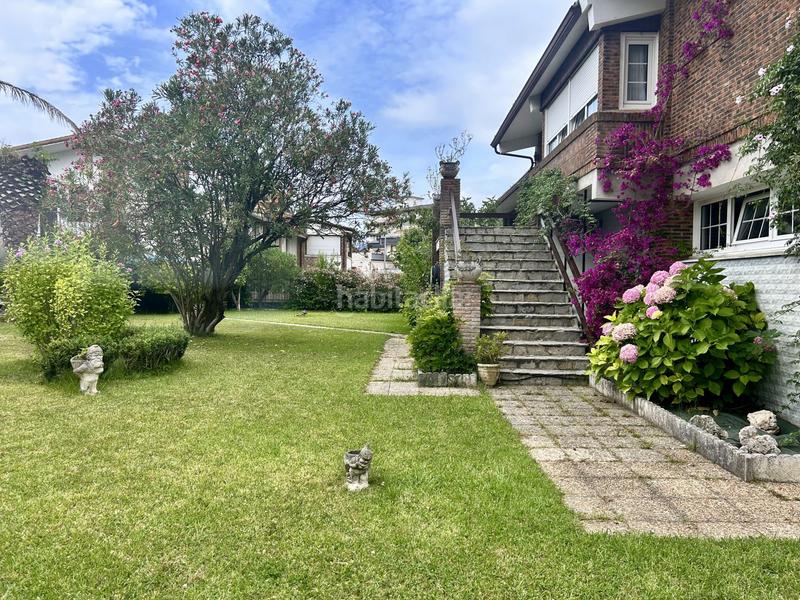 Foto 1646aebb-d2ba-4d8d-95a7-396d444d1b30. Chalet  en venta en playa, 7 dormitorios. en Laredo