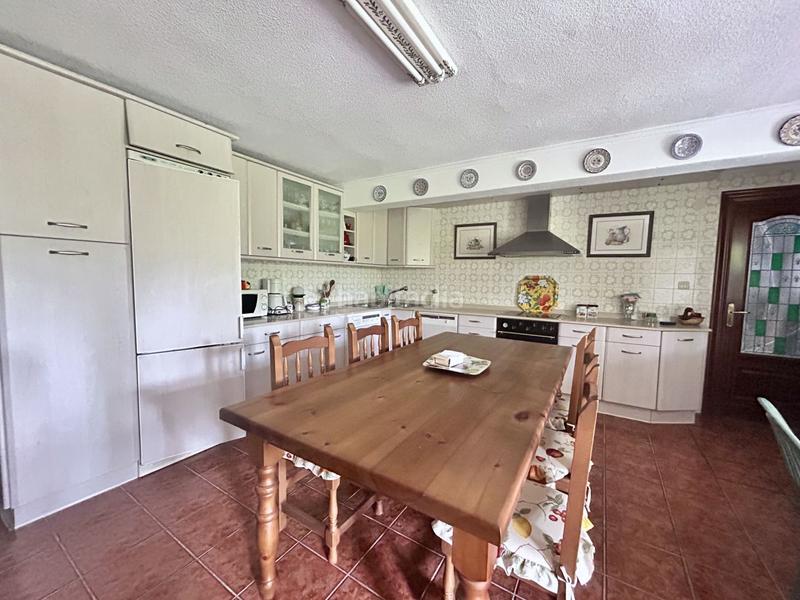 Foto 3124cccc-7e51-4a4c-a758-3f8b44b76603. Chalet  en venta en playa, 7 dormitorios. en Laredo