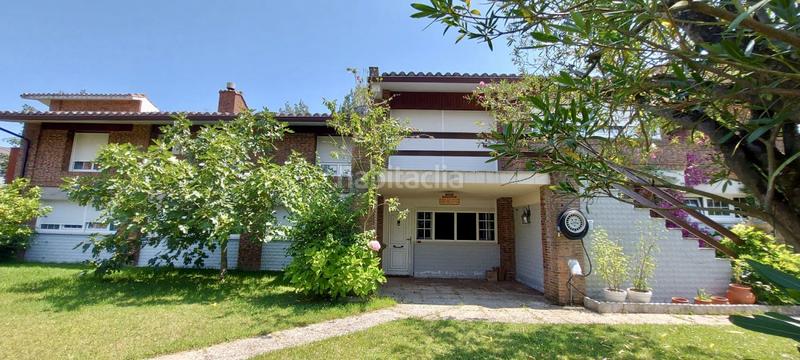 Foto 3298bc1a-6b5a-45c7-ad5b-5f4140503646. Chalet  en venta en playa, 7 dormitorios. en Laredo