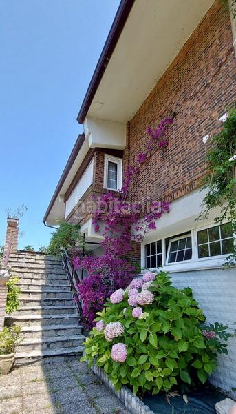 Foto 45419e84-014c-4e2d-a9d0-62ba9a57f7ec. Chalet  en venta en playa, 7 dormitorios. en Laredo