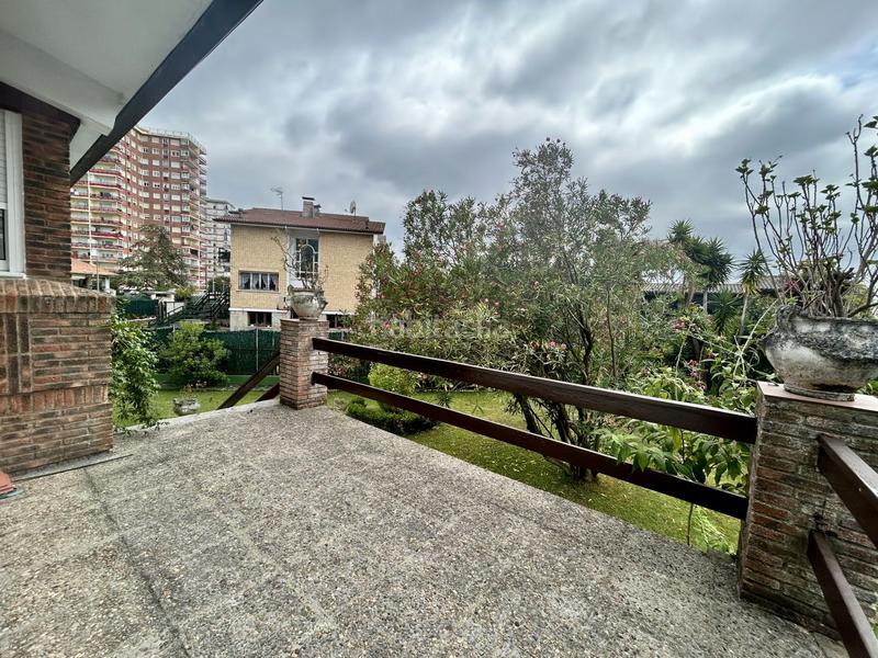 Foto 6177f7a4-b44f-4b41-bcb7-b25cc8f6f1bd. Chalet  en venta en playa, 7 dormitorios. en Laredo