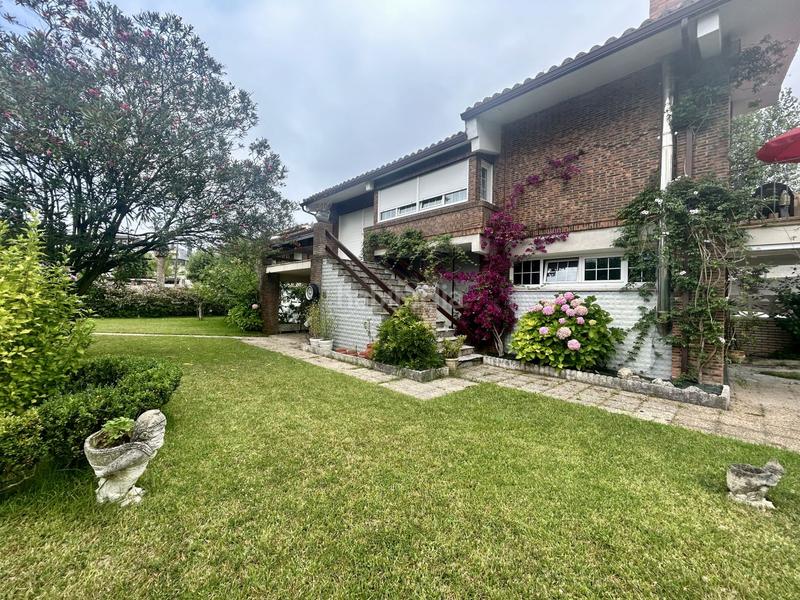 Foto 6c1f9703-9311-4c09-a6eb-c9c503175df8. Chalet  en venta en playa, 7 dormitorios. en Laredo