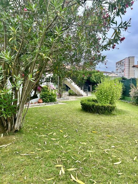 Foto 9155322f-850c-4efa-9e67-8f3d9e272ea4. Chalet  en venta en playa, 7 dormitorios. en Laredo