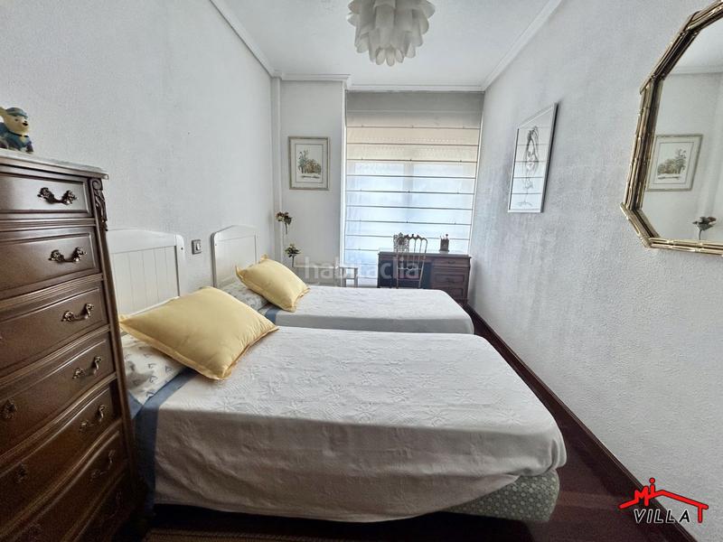 Foto b54e74d7-2396-49f9-8fab-8f6f4fc44ce3. Casa adossada amb calefacció aparcament a Zona Playa Laredo