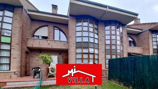 Lloguer Xalet a Zona Playa. Chalet en alquiler en ever, 5 dormitorios.
