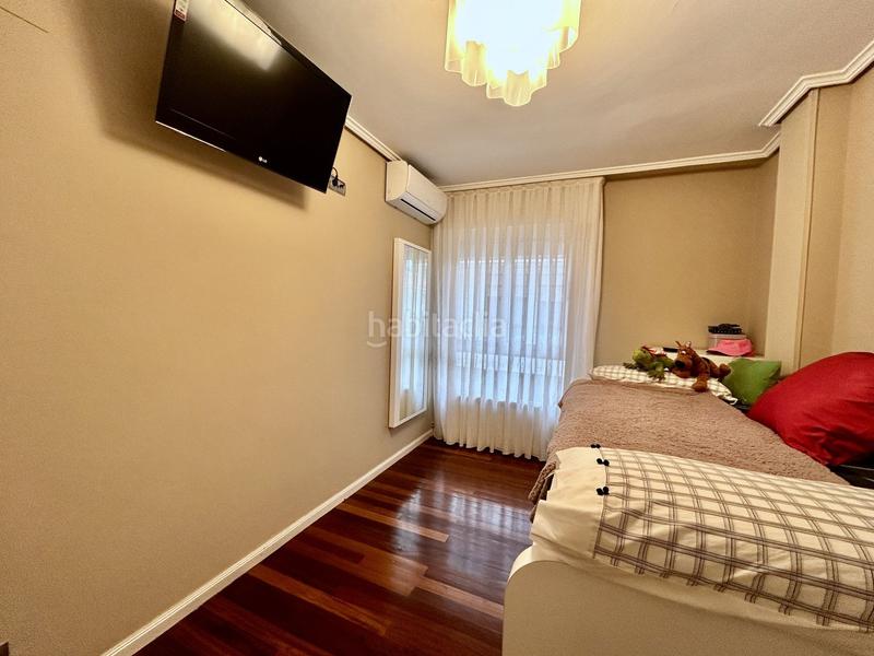Foto 84a987ba-9942-4a3d-9018-448d25ae93a6. Chalet  en venta en playa, 3 dormitorios. en Laredo