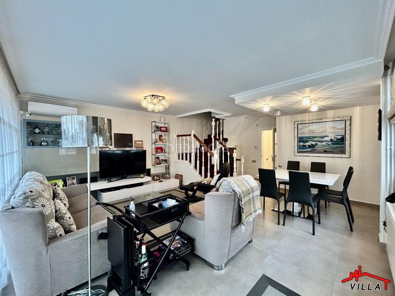 Foto 8d8cbbbe-492c-47f0-a58c-8504a2b9db01. Chalet  en venta en playa, 3 dormitorios. en Laredo