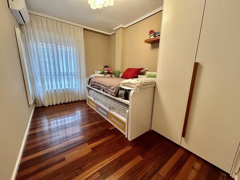 Foto d31565c9-0cf2-46df-95d8-04d0ac33c388. Chalet  en venta en playa, 3 dormitorios. en Laredo