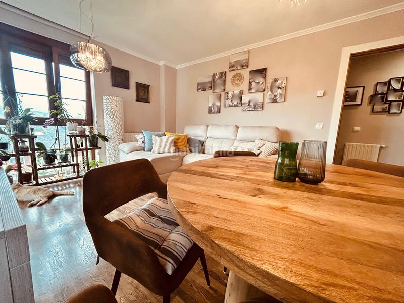 Foto 62309e6f-99f4-4b98-b096-ebea52d53251. Pis amb calefacció aparcament piscina a Bárcena de Cicero