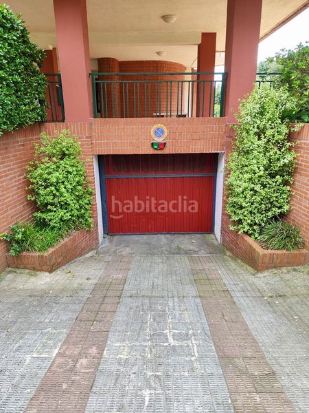 Foto 69cc9920-e6a8-4de0-87fb-ac9ebe41e2e0. Aparcament cotxe a Zona Playa Laredo