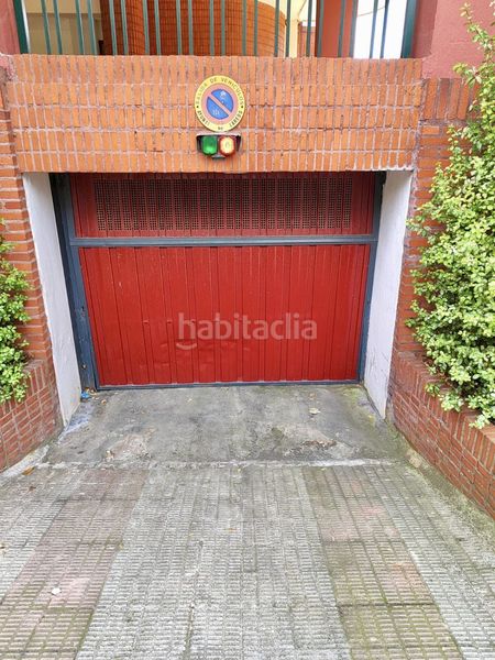 Foto f5e18d40-4996-40bd-9e89-d65278234512. Aparcament cotxe a Zona Playa Laredo