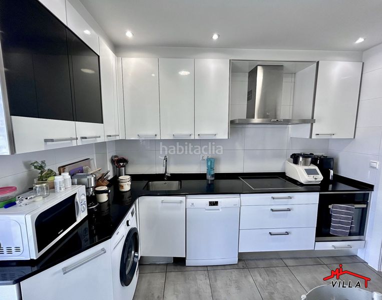 Foto ae8200db-5d60-4ca4-90c3-c75ccba52761. Pis amb calefacció aparcament a Centro Laredo