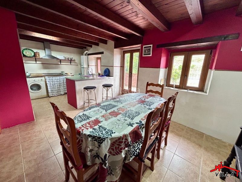 Foto a853dfc1-7f7d-41d7-81a2-e50d9c581de9. Casa adossada a Rasines