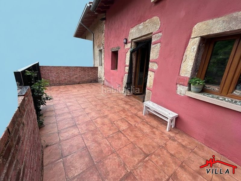 Foto fcaf62e4-00b2-4cc1-9e6b-5d320751c741. Casa adossada a Rasines